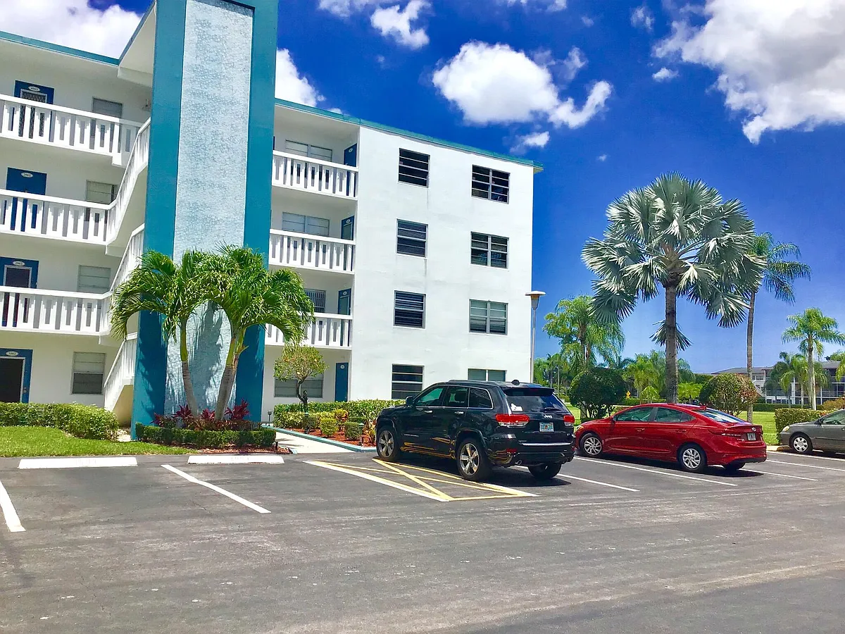 Building Photo - 4004 Exeter Dr #A