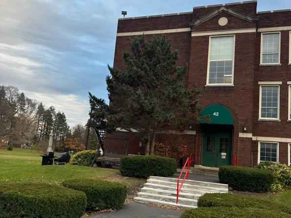 42 Rochester St, Bergen, NY