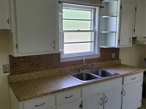 5th image of 2242 Jamestown Dr