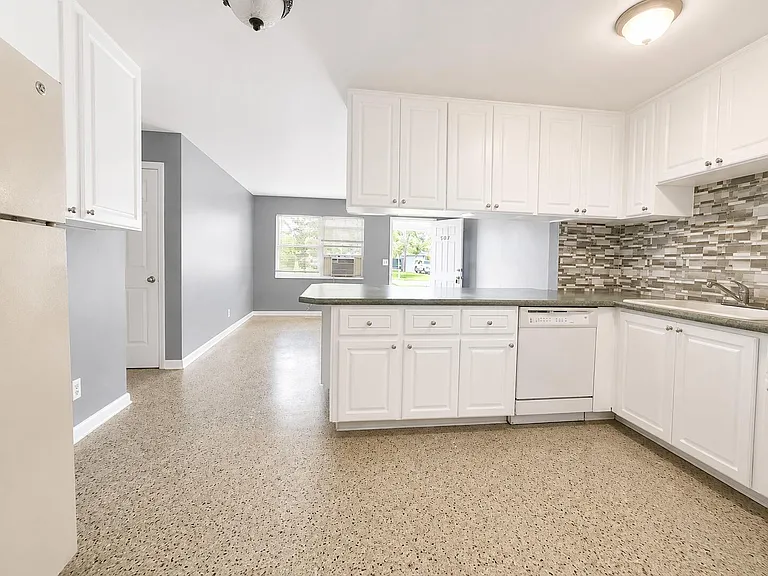 503 SE Flamingo Ave — Photo 4