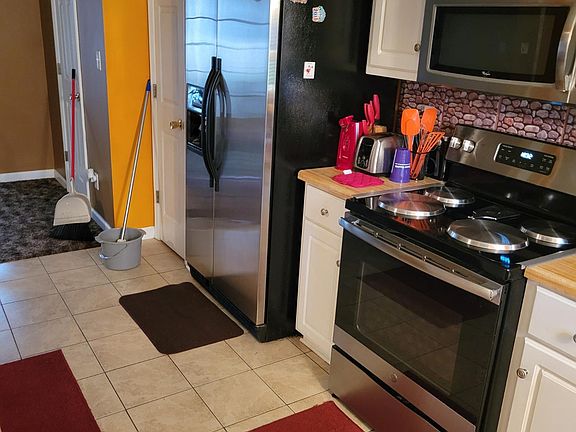 5th image of 801 Perry Ct