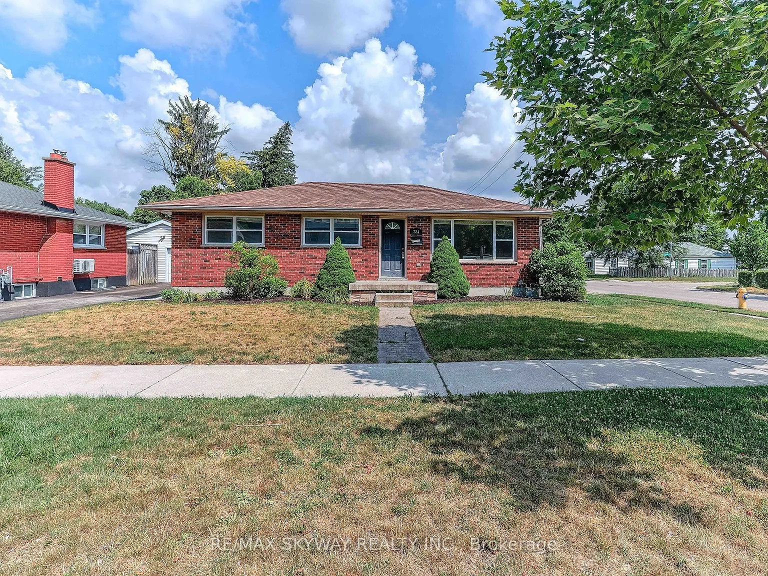 5 bed, $2,400 — Photo 2