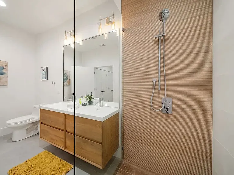 2110 W Washington Blvd #1 — Photo 9