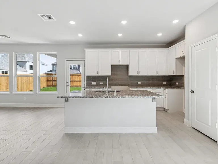 905 Sicily Blvd — Photo 4
