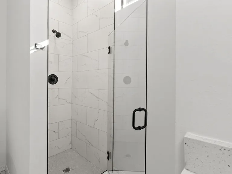 548 Knapp St — Photo 36