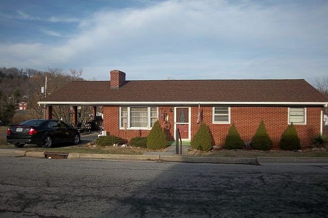 1st image of 290 N 26th St