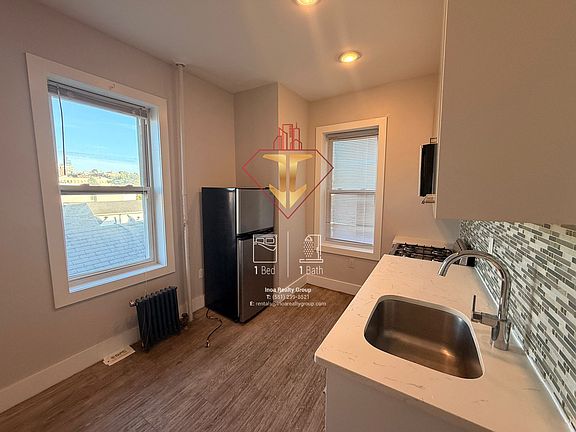 3rd image of 943-945 Pavonia Ave #31A