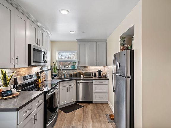 4th image of 403 Vera Ave #409