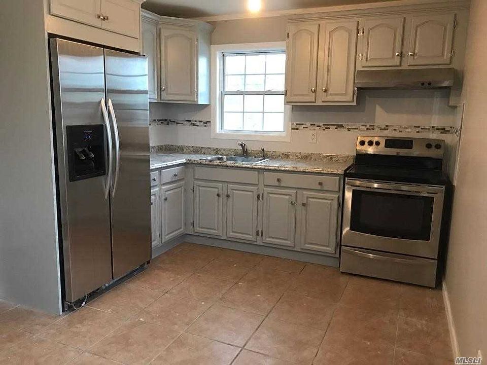 2nd image of 15 Hickory St