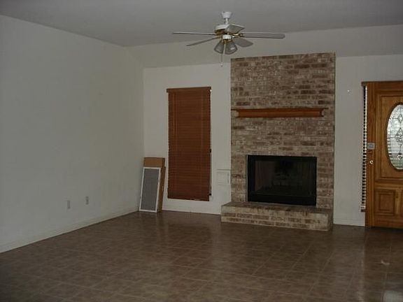 3rd image of 906 Garwood St