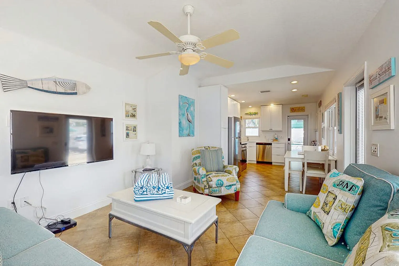 2 bed, 2.0 bath, 796 sqft, $10,081 — Photo 2