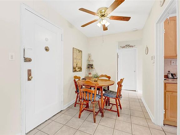 4th image of 2260 Burnett S T Unit 4B