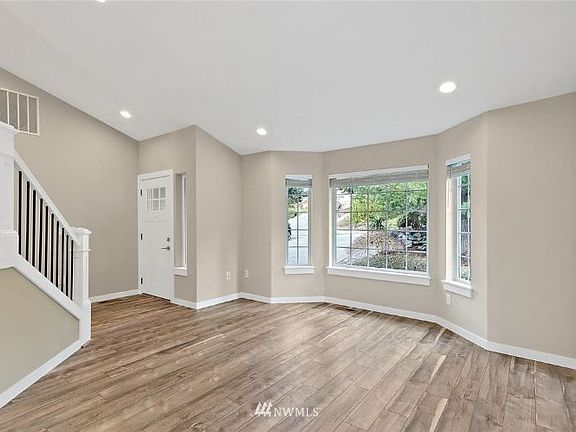 5th image of 9512 34th Street Ct E
