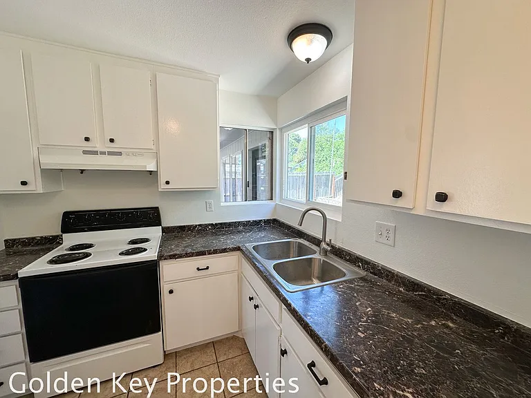 4718 Westridge Dr — Photo 9