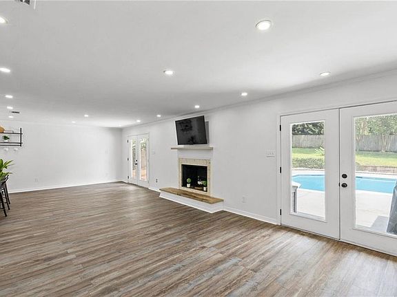 5th image of 6058 Highland Woods Dr N