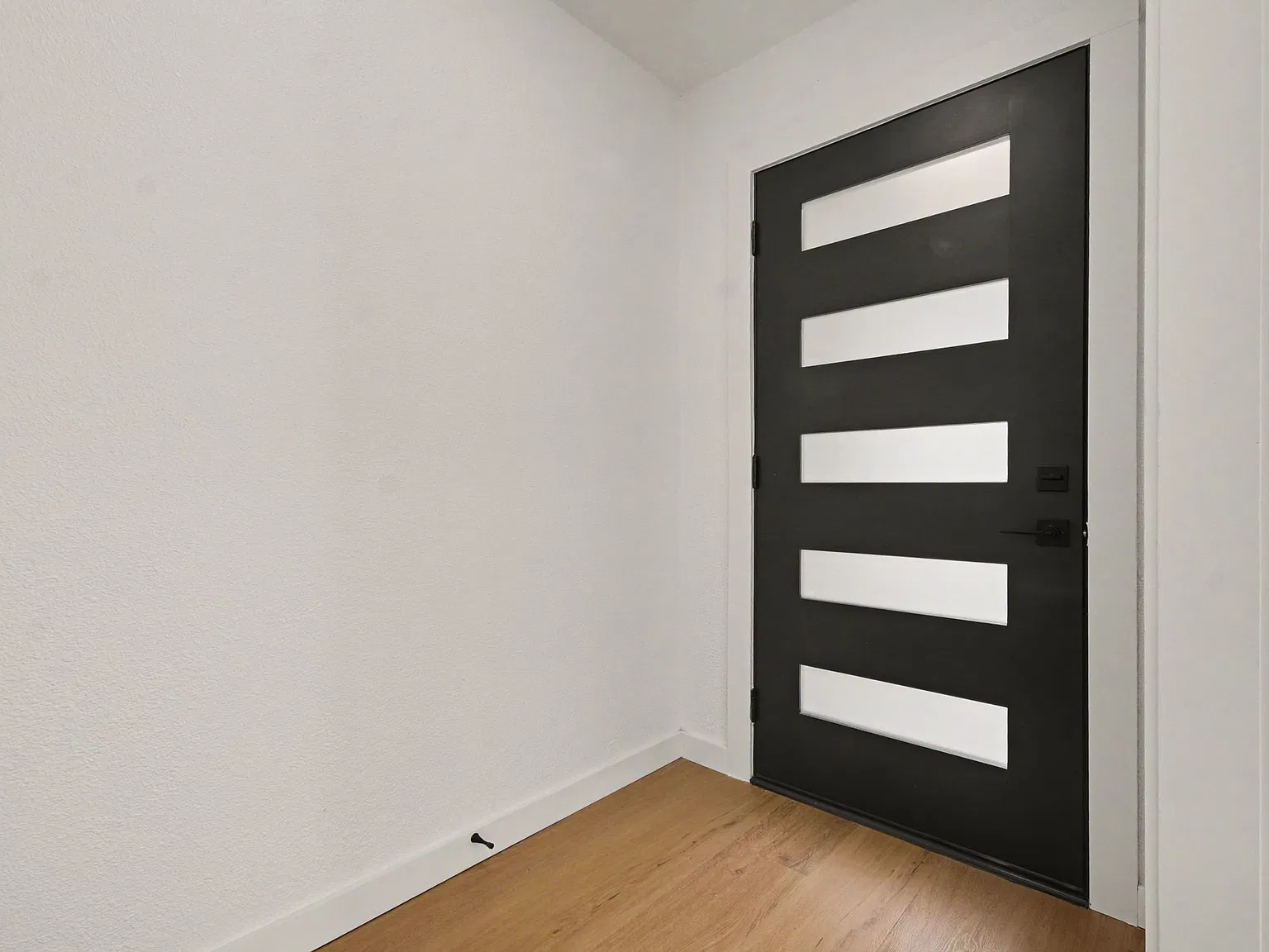 4 bed, 2.5 bath, 2115 sqft, $3,100 — Photo 4