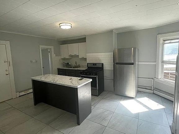 2nd image of 187 Parker St #3A