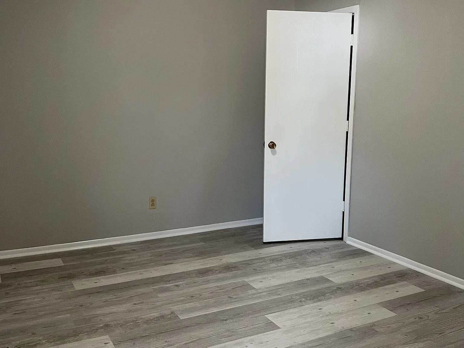 328 Lyons Avenue - 1 — Photo 4