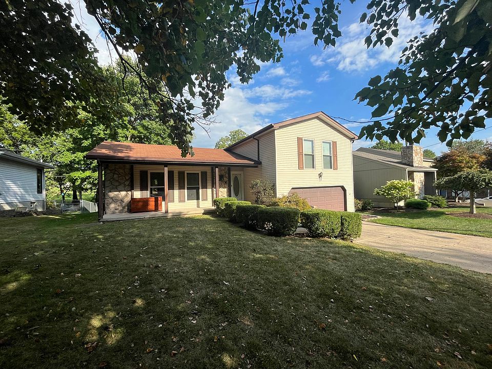 1st image of 305 Heatherway St