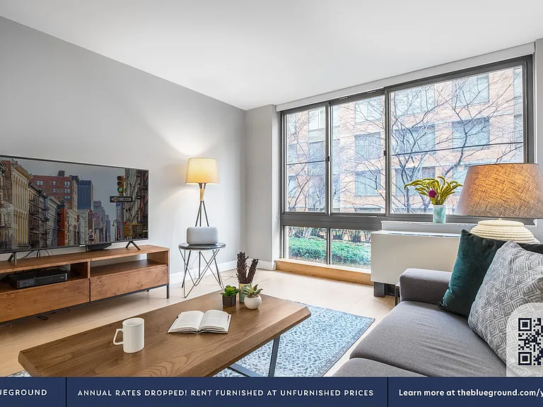 130 W 15th St #4C — Photo 3