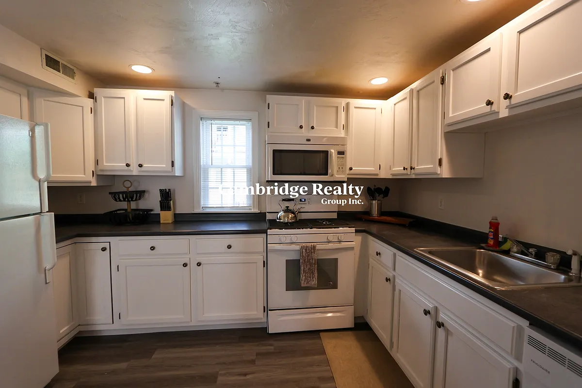 Building Photo - 25 Jay St #T