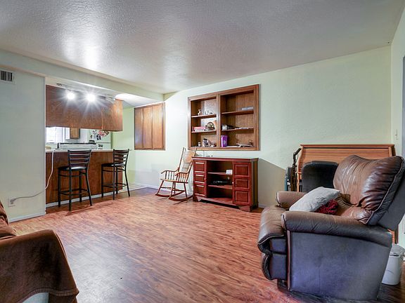 5th image of 5748 Hillsdale Blvd