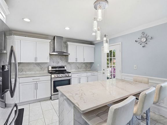 5th image of 13080 W 28th St