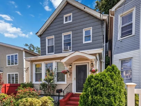12 Maple St, Garfield City, NJ 07026