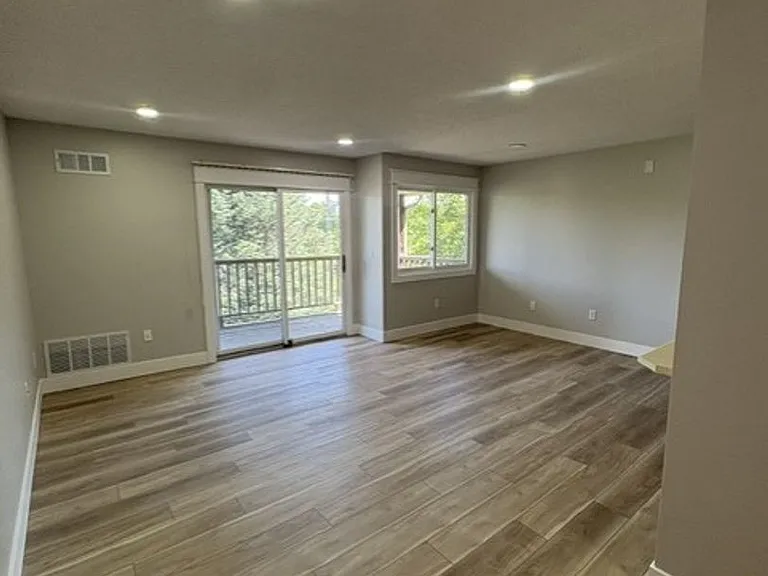36 Plex - Village Green Apartments — Photo 35