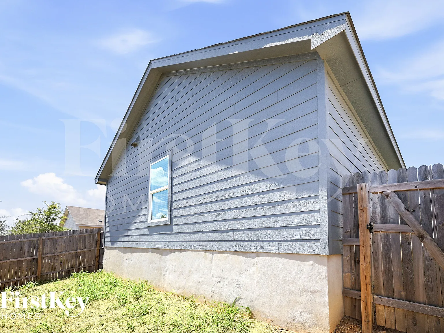4 bed, 2.0 bath, 1800 sqft, $1,360 — Photo 3