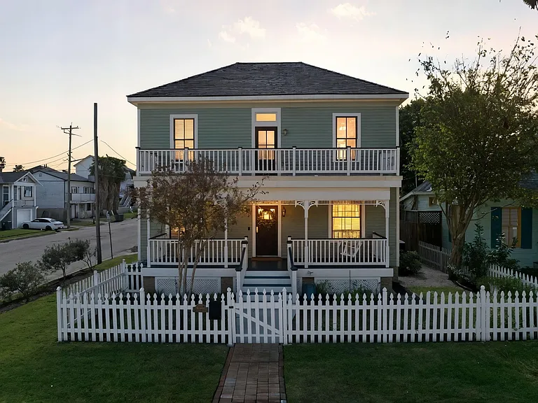 1001 Avenue K — Photo 41