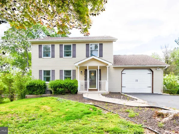 2405 Nickoles Dr, Sykesville, MD 21784