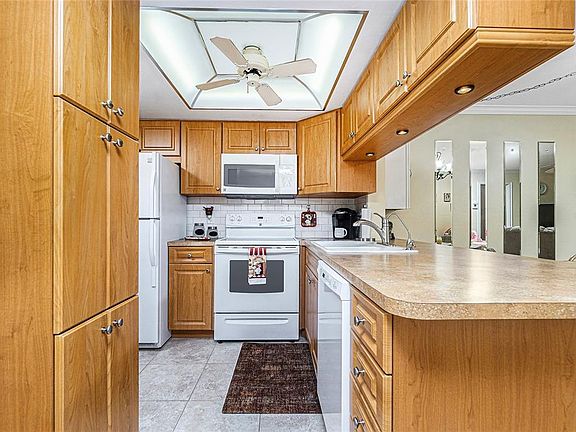 5th image of 12538 SW Kingsway Cir APT 2104