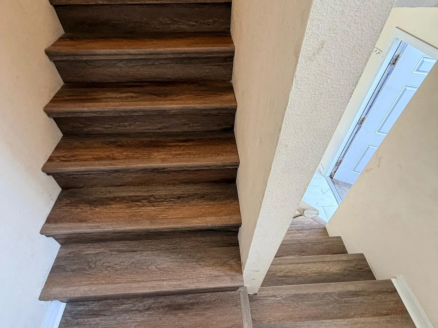 425 Caribbean Dr — Photo 2