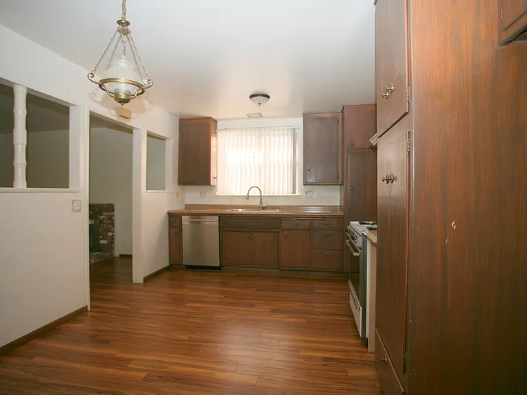 831 David Dr — Photo 5