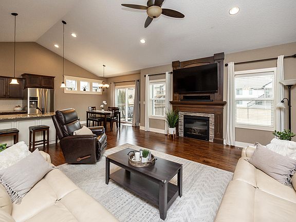 4th image of 1103 NE Cold Harbor Dr