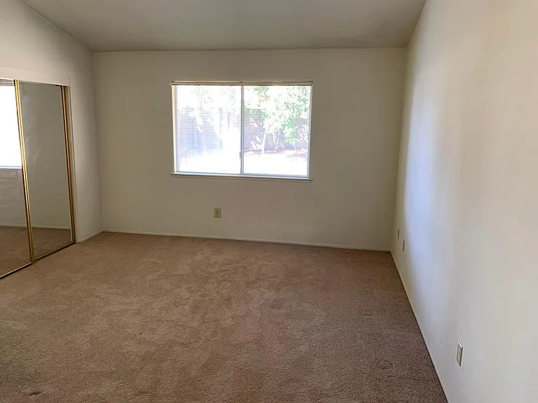 1040 Haman Way — Photo 10