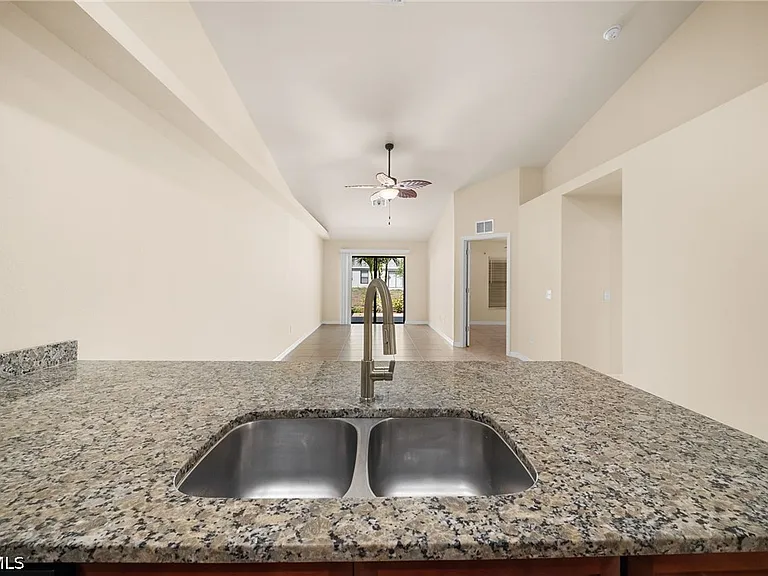 2820 SW 7th Pl — Photo 14