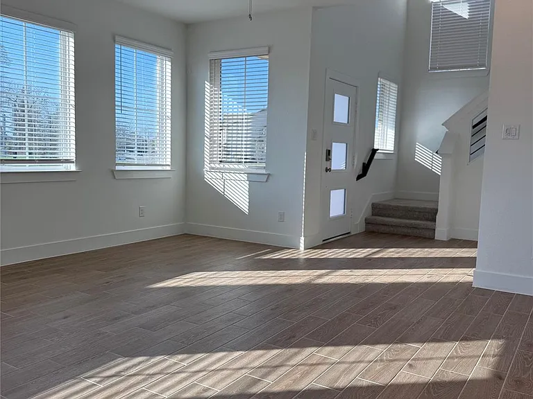 1442 Shaded Rock Dr — Photo 1