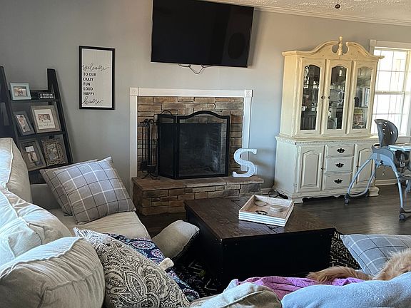 2nd image of 110 Columbia Road 32