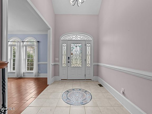 3rd image of 414 Crown Drive