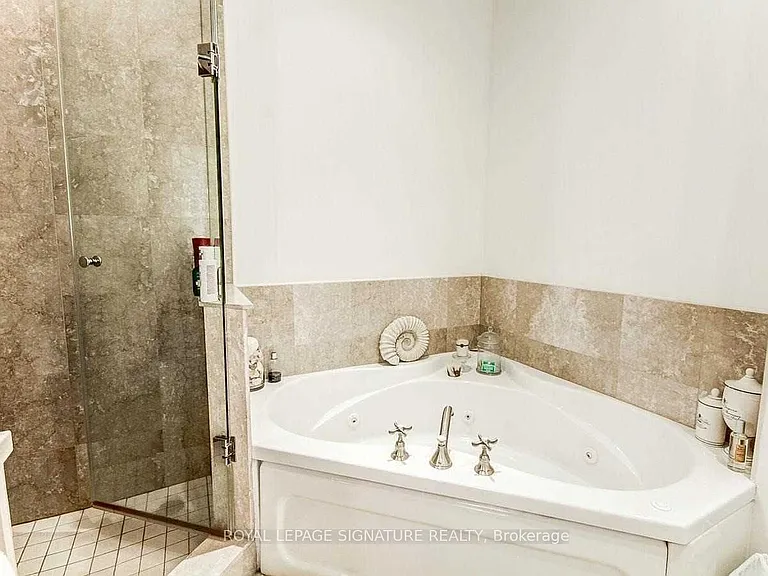 99 Avenue Rd #1005 — Photo 14
