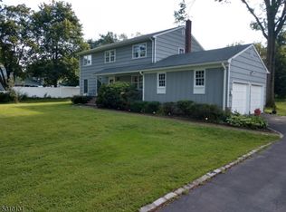 29 Deer Hill Rd, Lebanon, NJ 08833