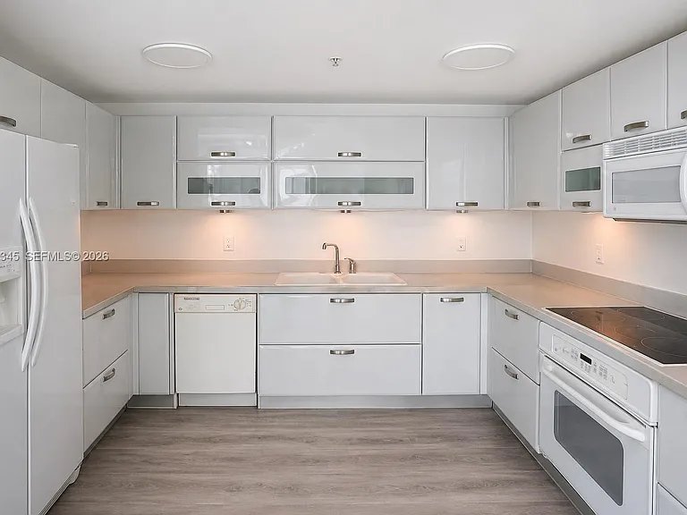 6580 Indian Creek Dr #511 — Photo 5