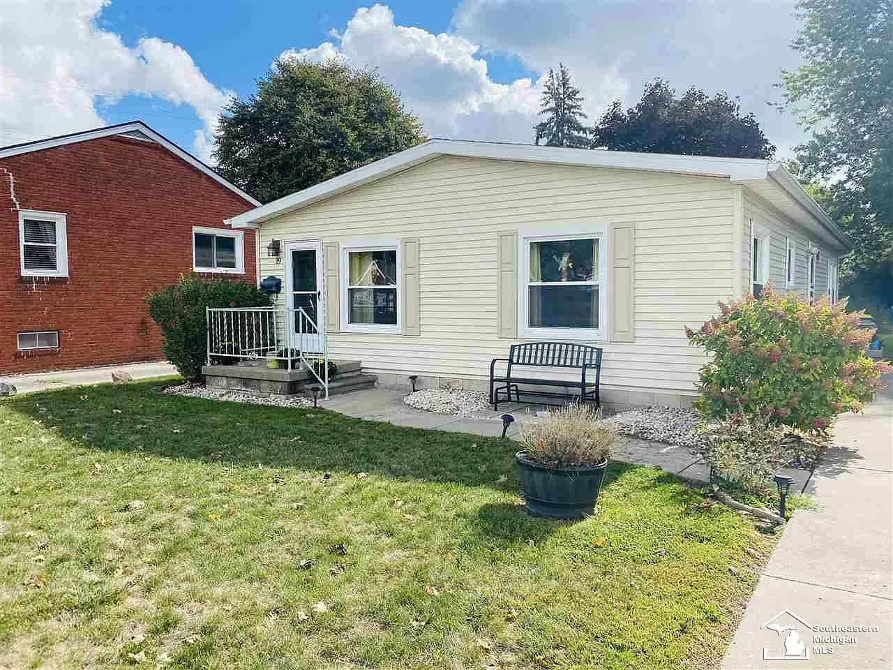 19 Blossom Ln photo 1
