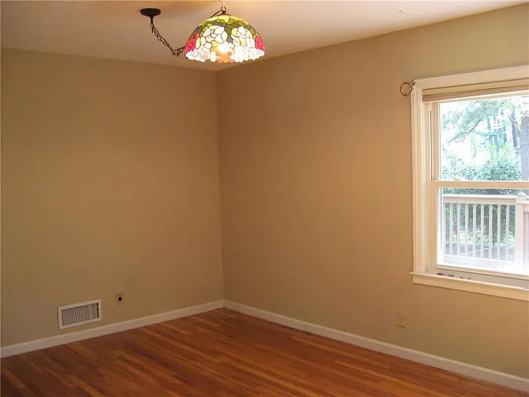 538 N Superior Ave — Photo 7