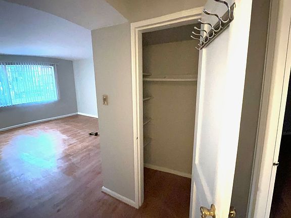 4th image of 317 11th St NE APT 101