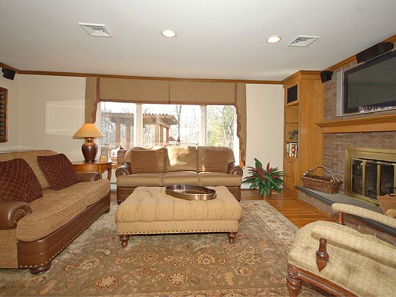 3rd image of 15 Grandview Ave