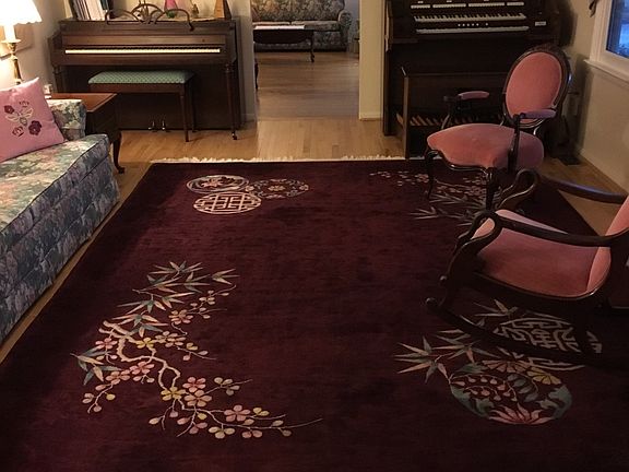 Living room w/hardwood floor