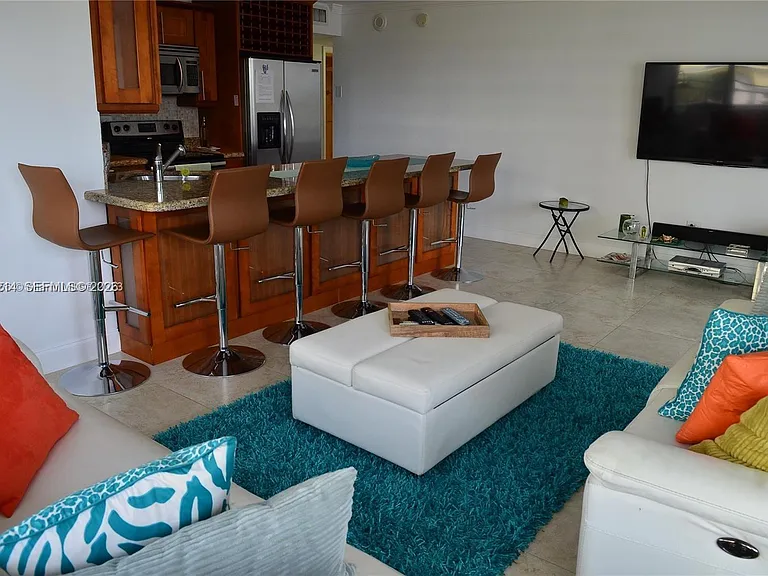 5555 Collins Ave #4A — Photo 4